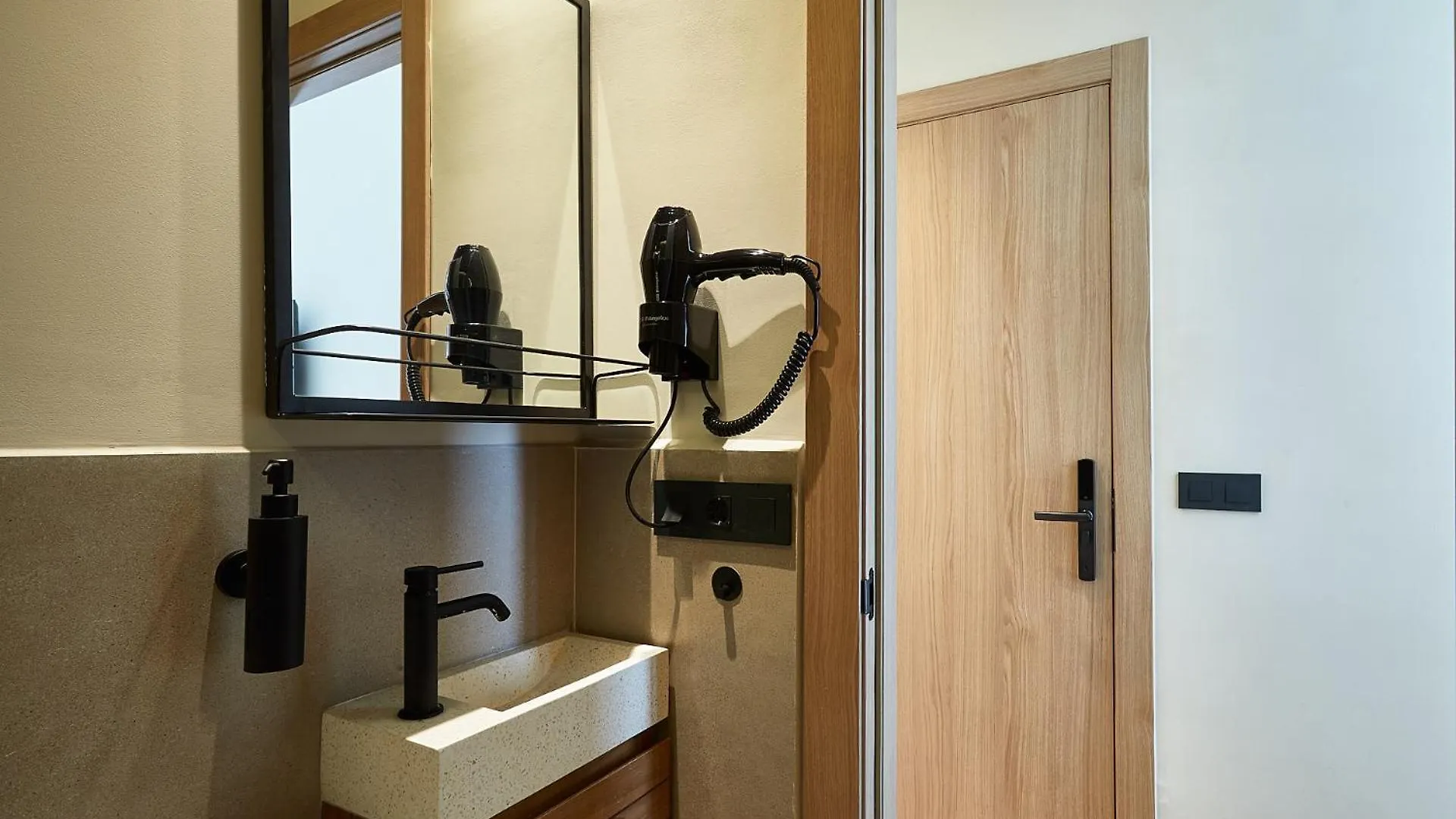 Ella Hostel Boqueria Барселона 2*,  Испания