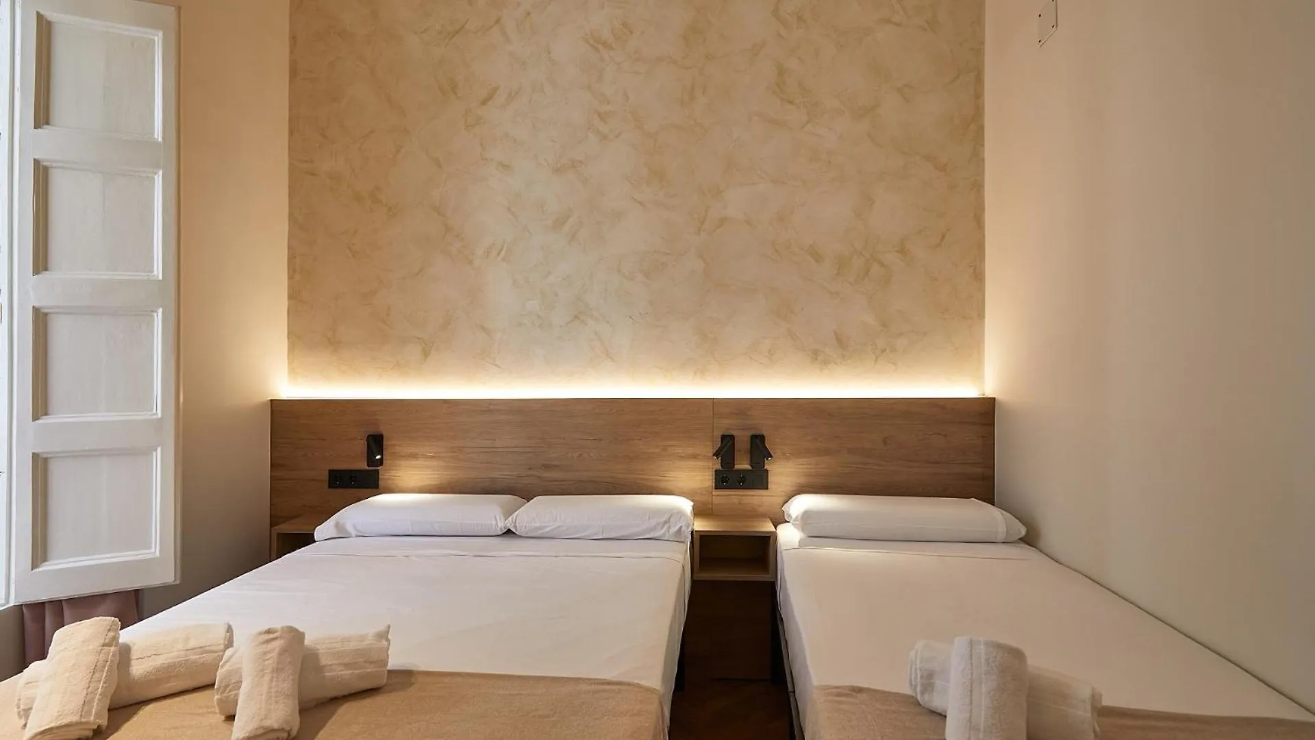 Ella Hostel Boqueria Барселона 2*,  Испания
