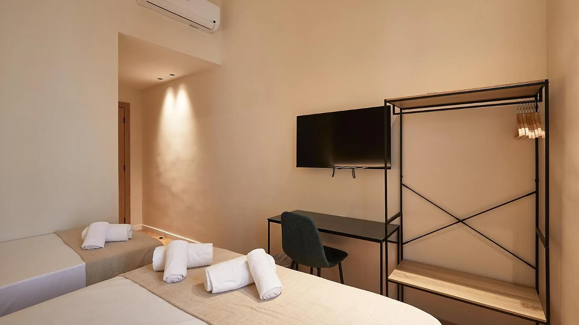 Ella Hostel Boqueria Барселона 2*,
