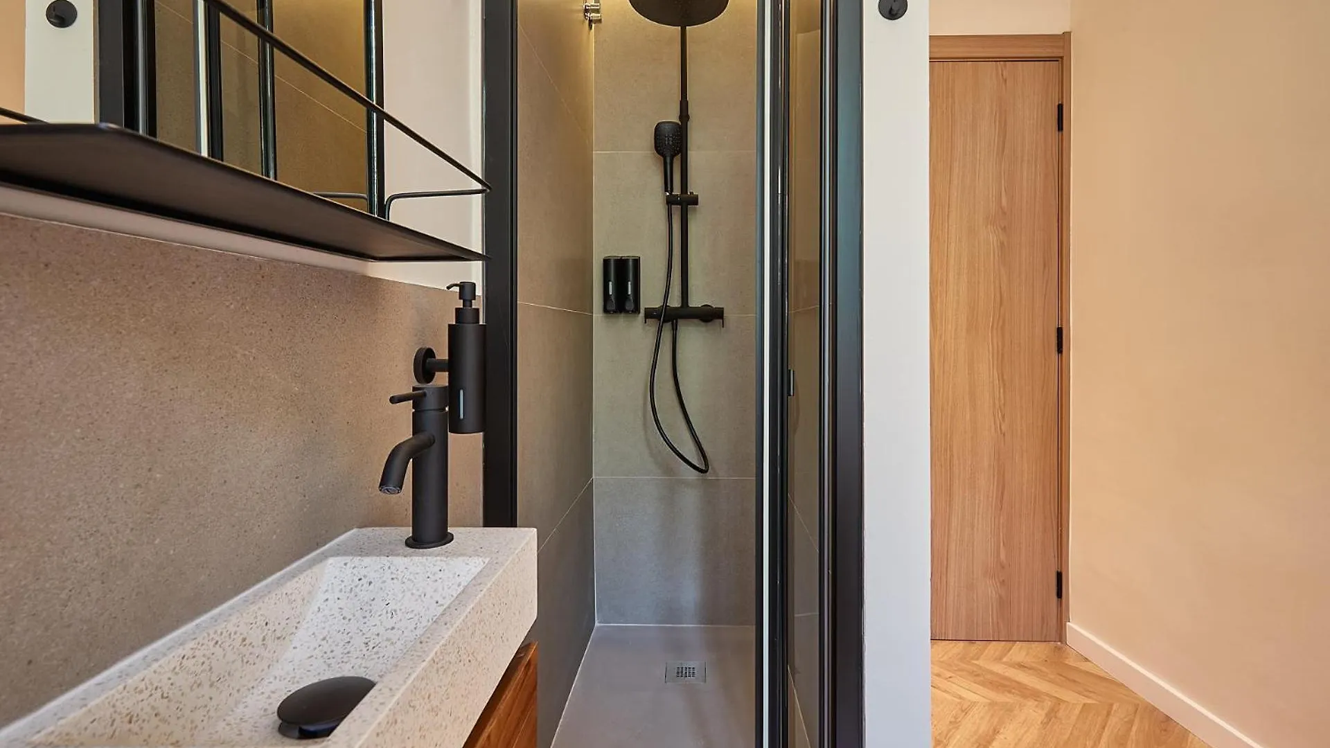 Ella Hostel Boqueria Барселона 2*,