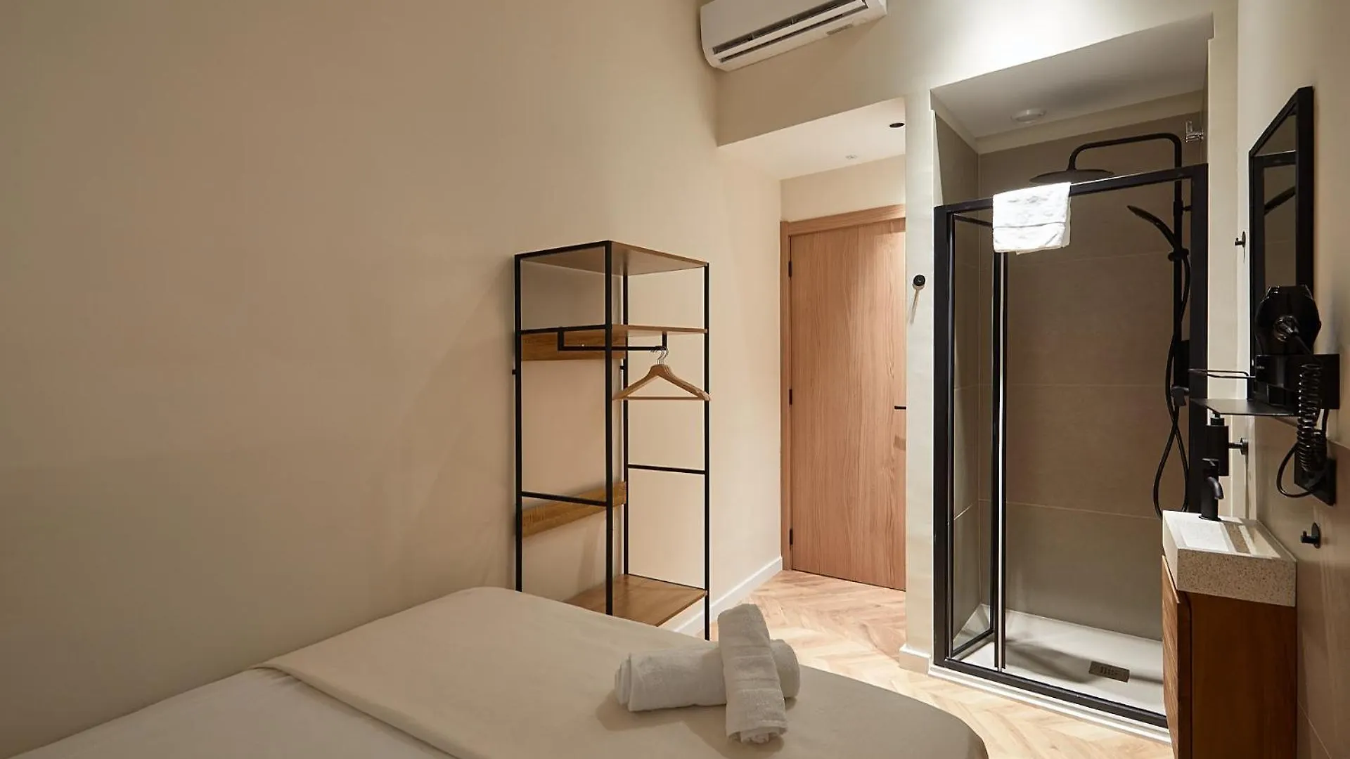 Ella Hostel Boqueria Барселона 2*,