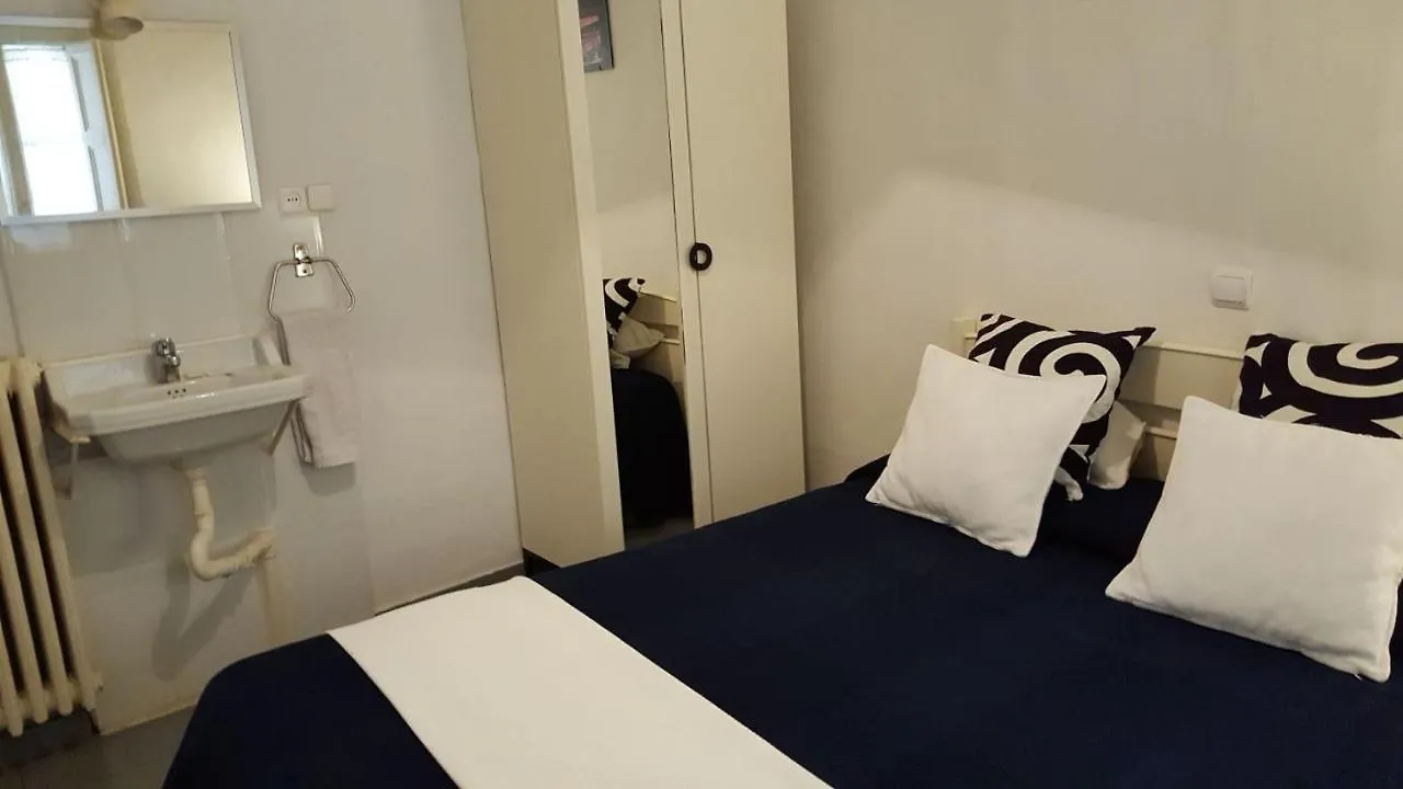 Ella Hostel Boqueria Barcelona 2*,