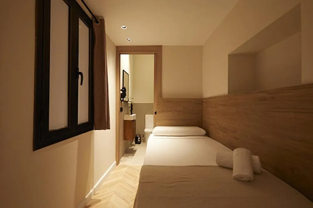 Ella Hostel Boqueria Barcelona 2*,
